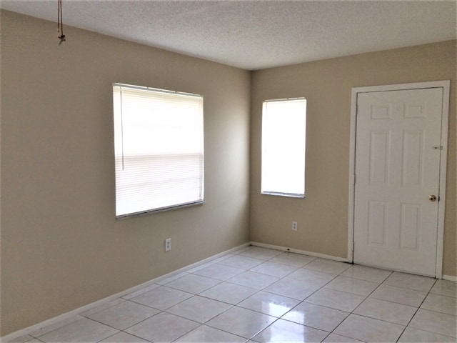 Photo - 136 W Cedarwood Cir