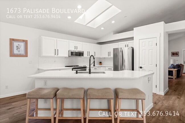 Photo - 1673 Palisade Blvd