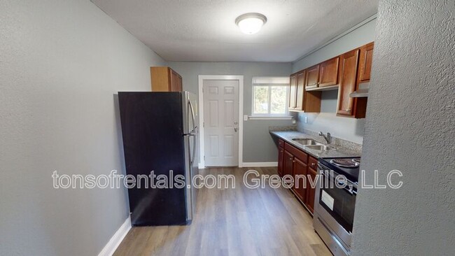 Photo - 84 W Park Dr