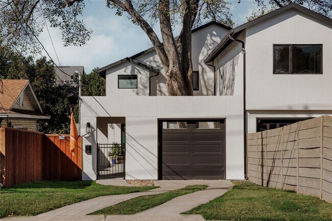 Building Photo - 2412 Wilson St Unit A