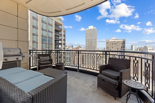 Photo - 10 E Delaware Pl Unit 27E