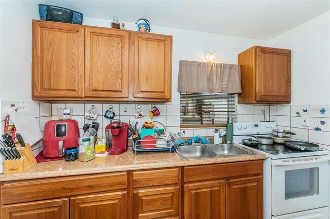 Photo - 7721 46th St N