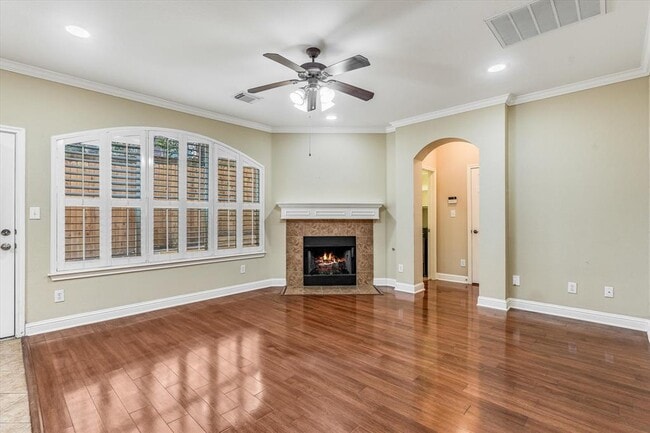 Photo - 601 12 Oaks Ln