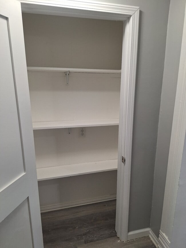 Photo - 202 W Chestnut St