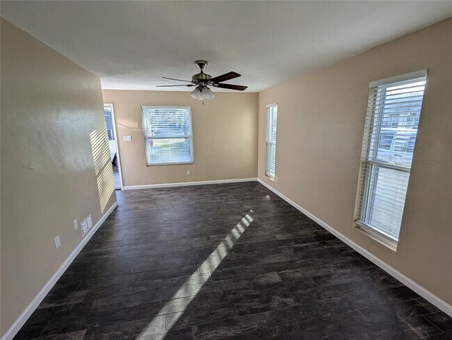 Photo - 5807 Cherry Park