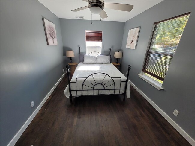 Photo - 206 W 55th 1/2 St