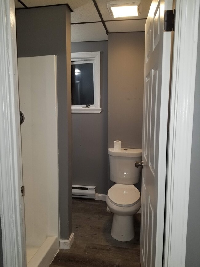 Building Photo - 897 Branch Ave Unit #1