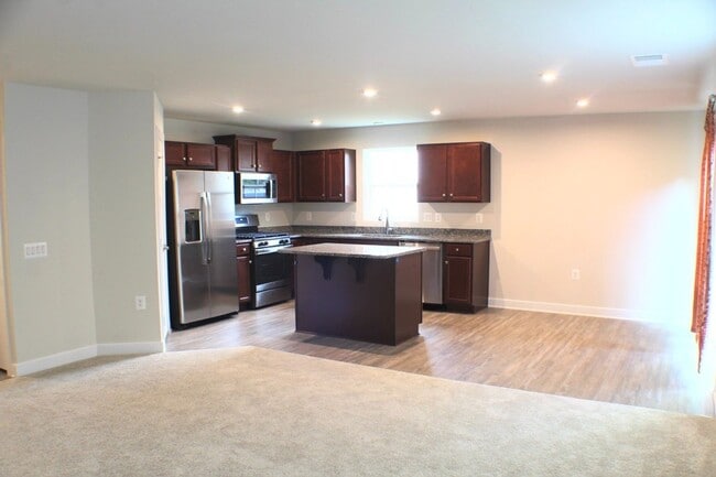 Photo - 105 S Peak Dr