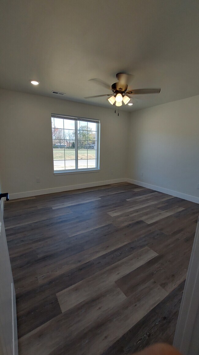 Photo - 1721 Talon St