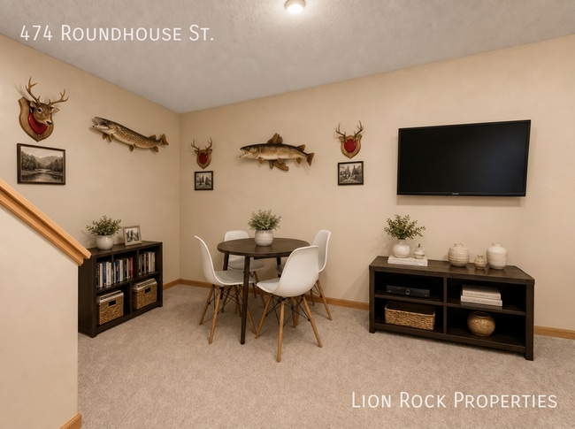 Photo - 474 Roundhouse St