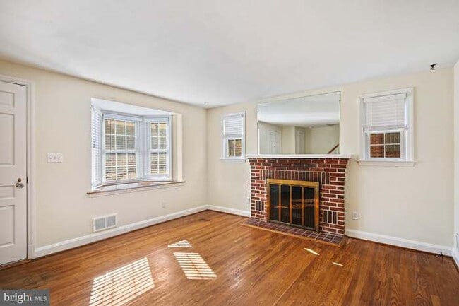 Photo - 1606 Thetford Rd