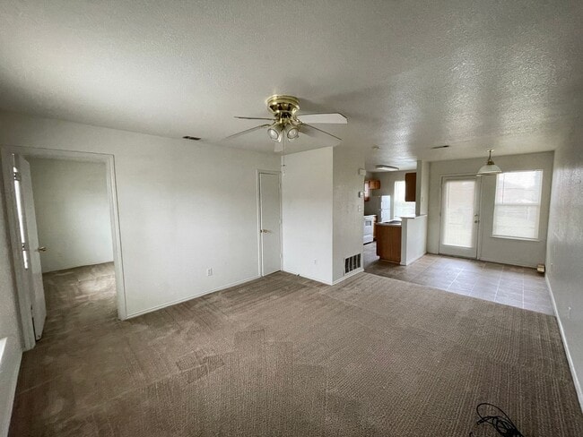Photo - 5706 Redstone Dr Unidad Apt A