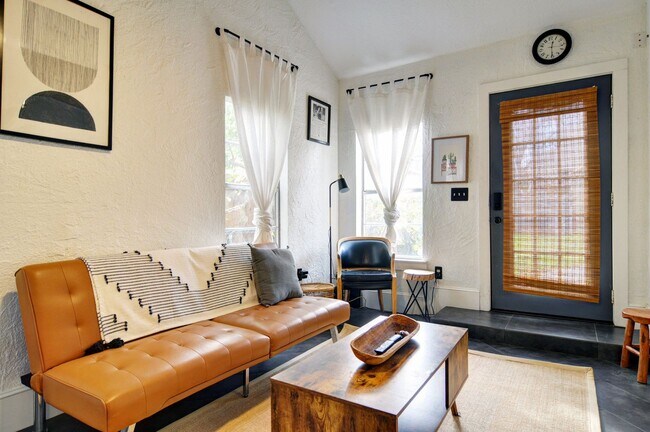 Photo - 1707 Thomas Pl