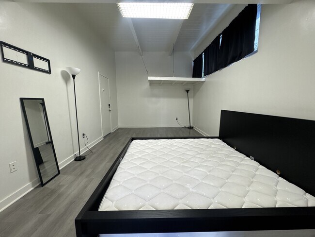 Photo - 547 Gayley Ave