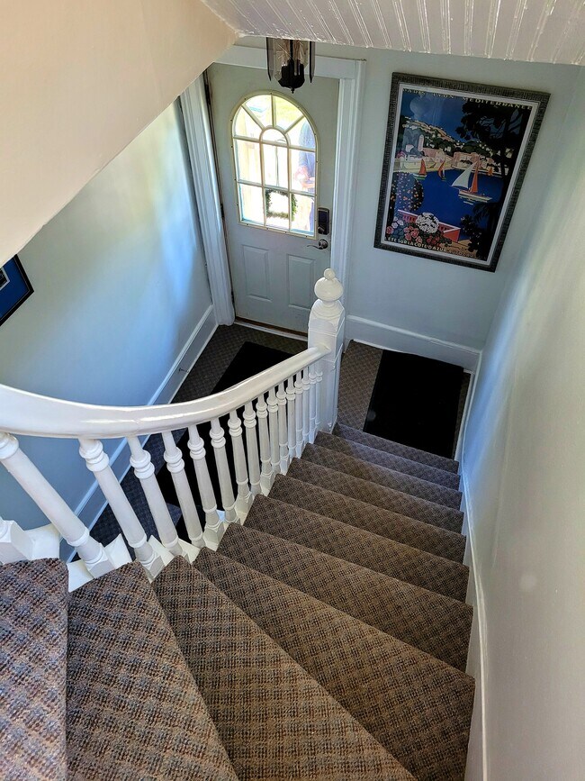 entrances - 1511 N Cass St Unidad upper