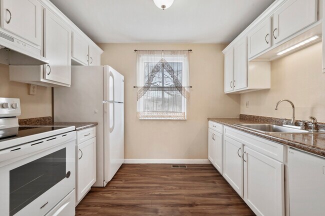 Photo - 131 Bellwood Ct