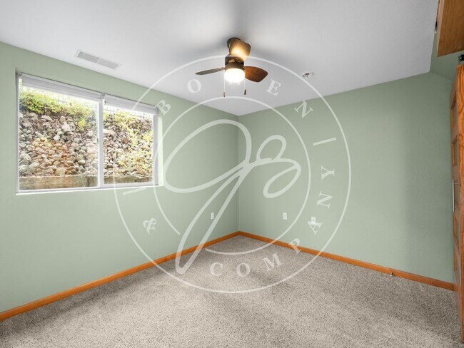 "Elegant and Spacious 3-Bedroom home on 4 levels in the heart of Downtown Toledo with amazing vie...