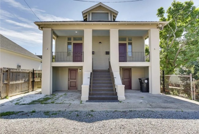Building Photo - 1321-1323Monro Unit 1323