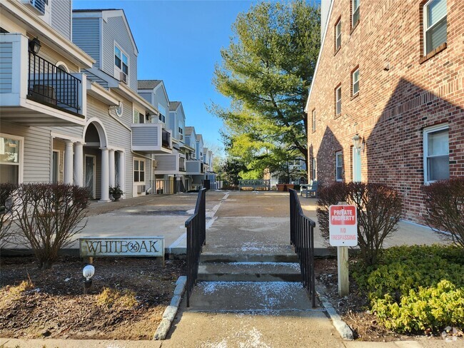 Building Photo - 36 Greenridge Ave Unit 305 Rental
