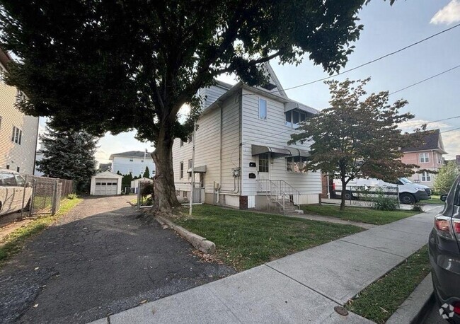 Building Photo - 302 Wallington Ave Unit 2 Rental