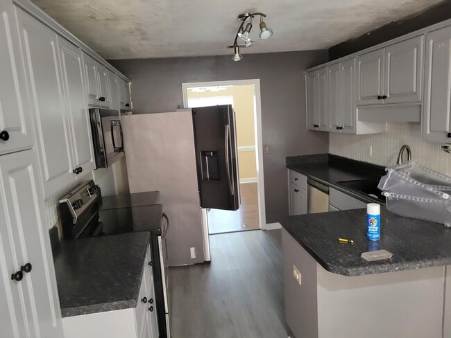 Photo - 3393 Thames Pl