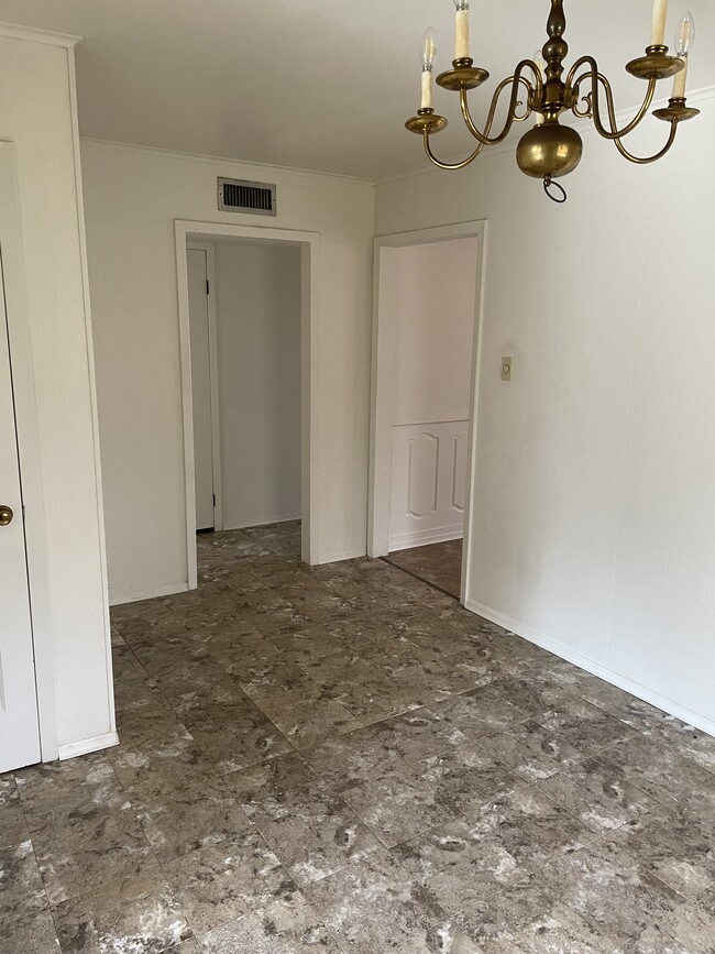 Dining Room - 1719 Oakley Ct Unit apartment #5