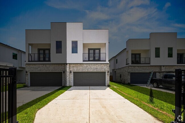 Building Photo - 5510 Pershing St Rental