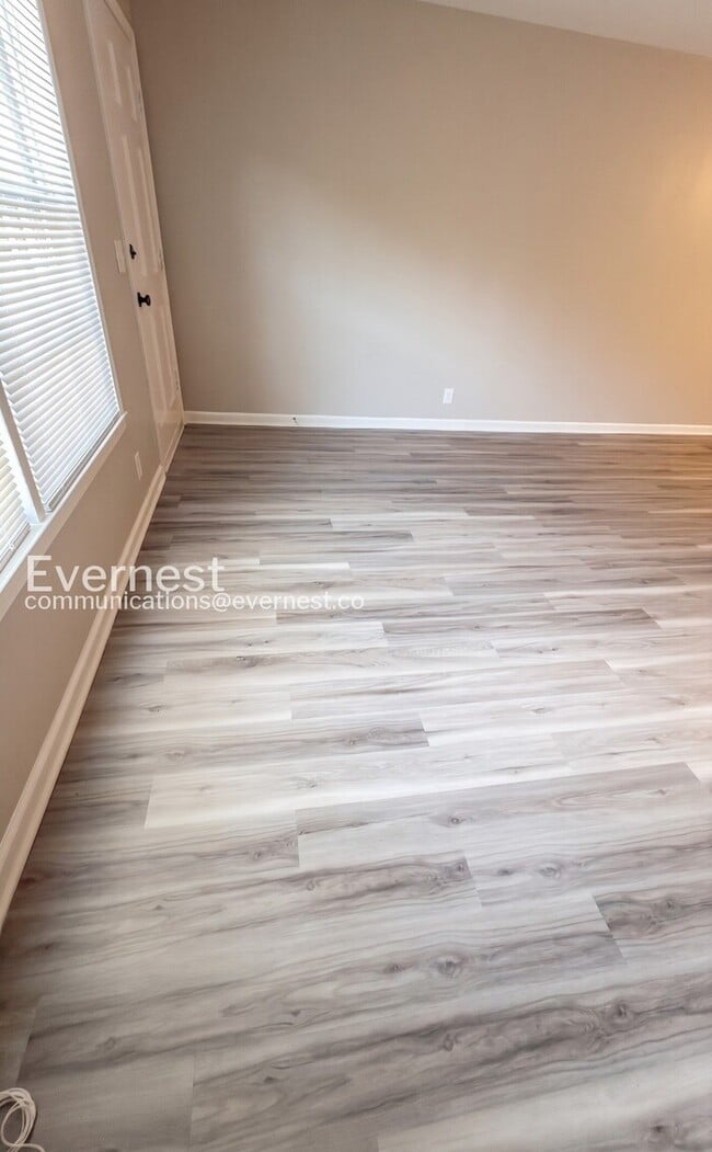 Photo - 483 Ellenwood Dr