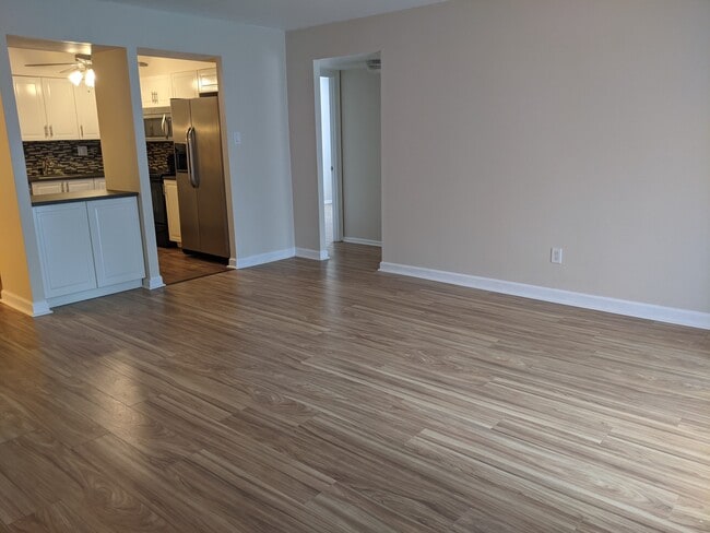 sala de estar - 19 Oakridge Dr Unidad 19