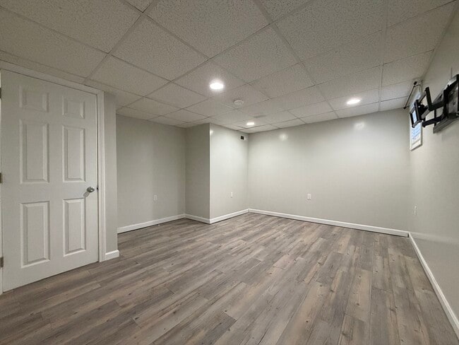 Building Photo - 320-322-322 Wood St Unit Room B