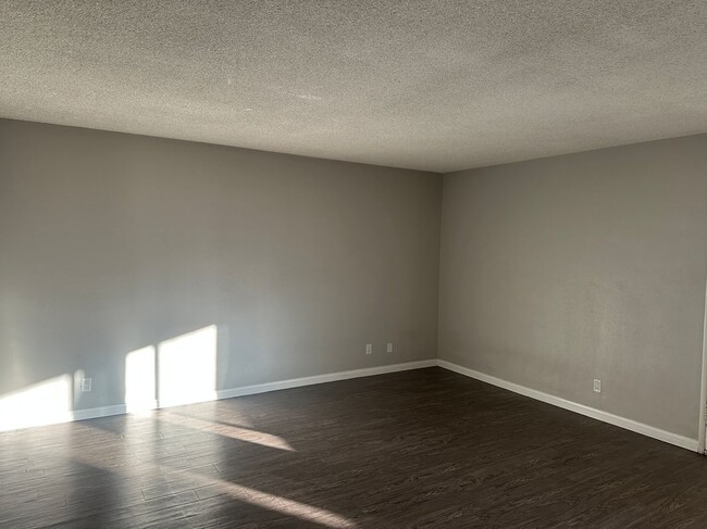 Photo - 5840 Hazeltine Ave