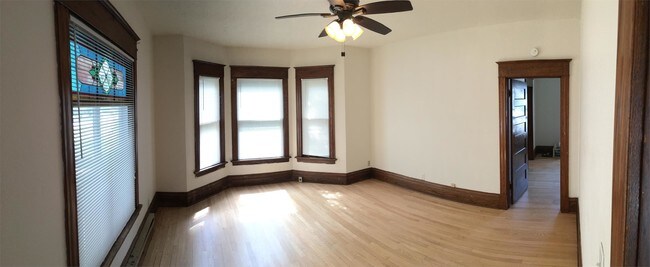 Photo - 1044 College St N