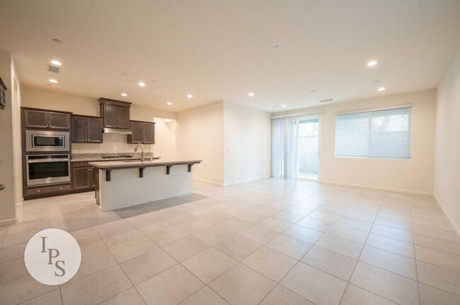 Photo - 1457 Las Rosas Ave