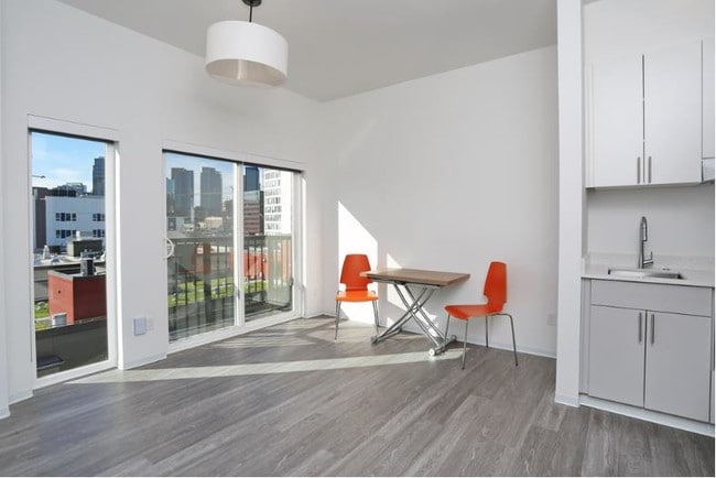 Building Photo - Derby SLU Rental