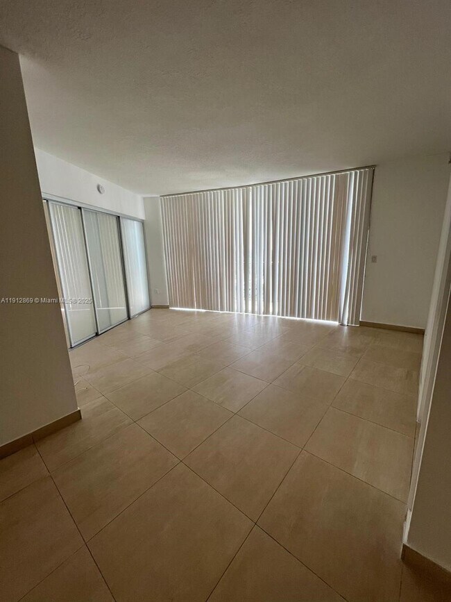 Photo - 1750 N Bayshore Dr Unit 1615