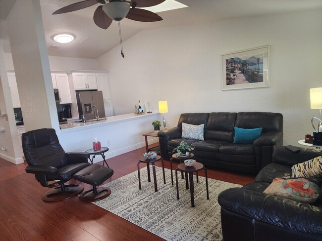 Photo - 21 Winchmore Ln