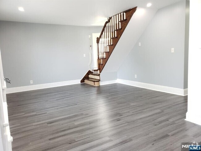 Building Photo - 439 Page Rental