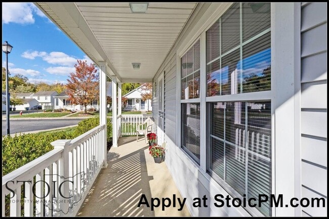 Photo - 1860 Meadowlawn Dr