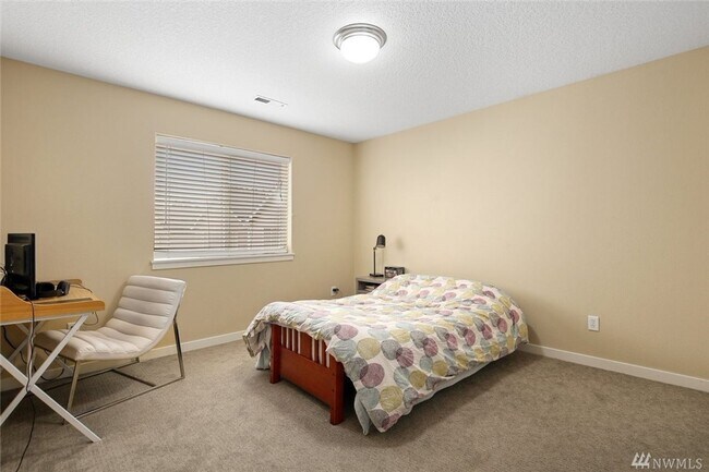 Photo - Beautiful 3BD Home Near Vancouver Mall! Open Floor Plan & Fenced Yard!