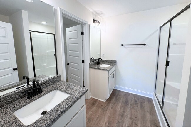 Photo - MOVE IN READY -3 Bed, 2.5 Bath 1 car garag...