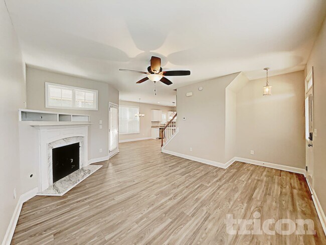 Photo - 553 McCarthy Dr