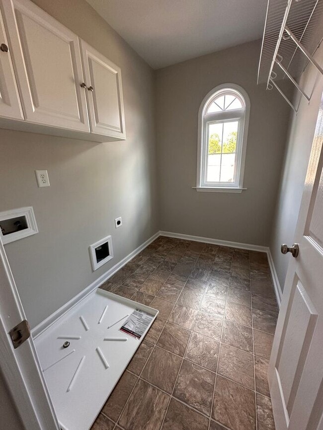 Photo - 4 bedroom 2.5 Bath