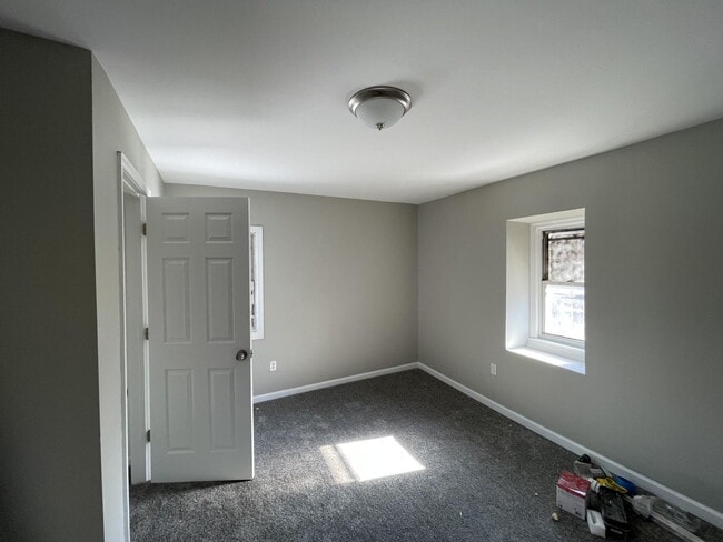 Building Photo - "Charming 3-Bedroom Haven on East Market Street – Your Perfect York Retreat!" Unit #4