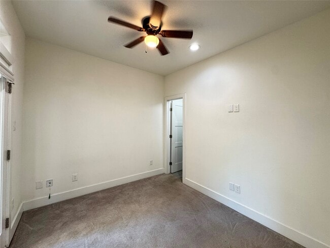 Photo - 2905 Gillespie St