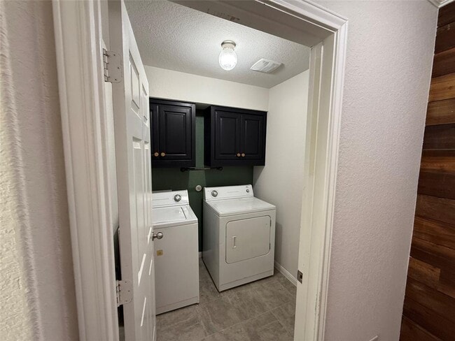 Photo - 206 Windridge Dr N