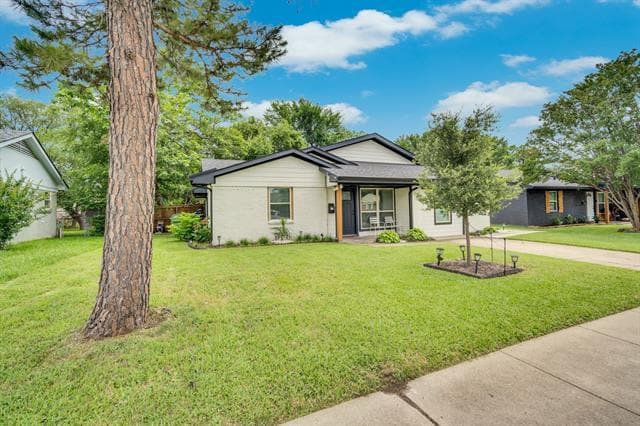 Photo - 206 E Chico Dr