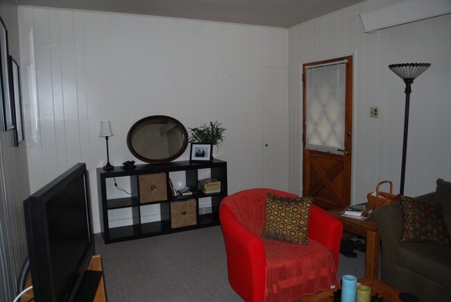 Photo - 820 Bridge St Unit Apt 1