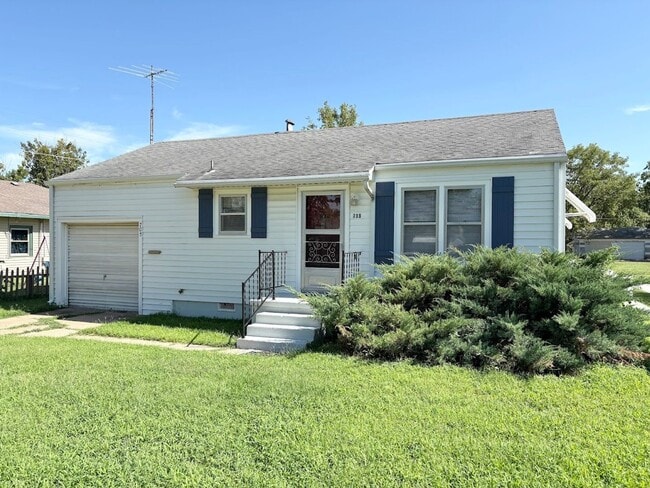 Building Photo - 2 Bed 1 Bath House with Garage