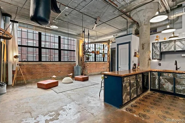 Photo - 5766 Trumbull St Unidad 204