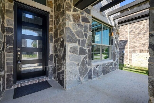 Photo - 1140 Huckleberry St